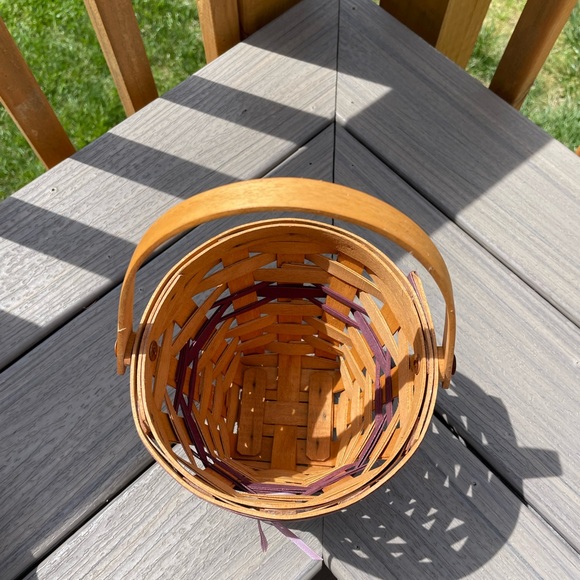 Longaberger 1994 Basket 6 1/2” x 6 1/2“ lilac cloth liner and ceramic ornament - Picture 3 of 5